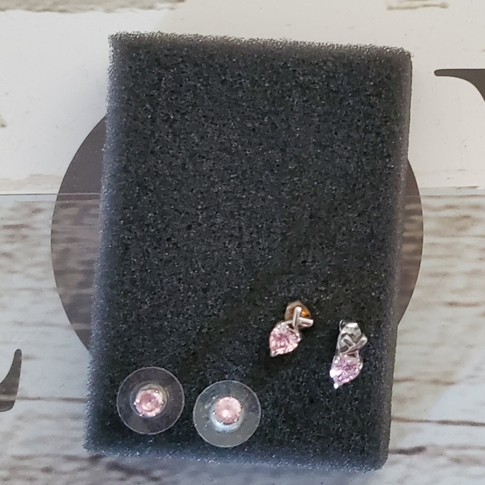 Pink Heart Key Necklace & 2 pairs of Pink Earrings - Picture 6 of 9